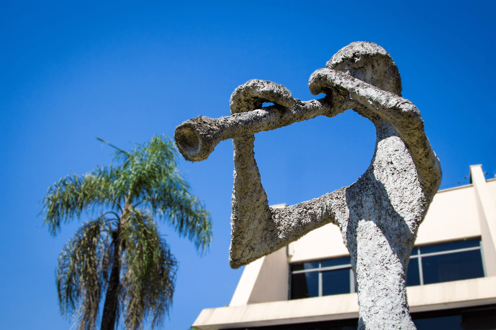 Estátua na Entrada do Teatro Procópio Ferreira